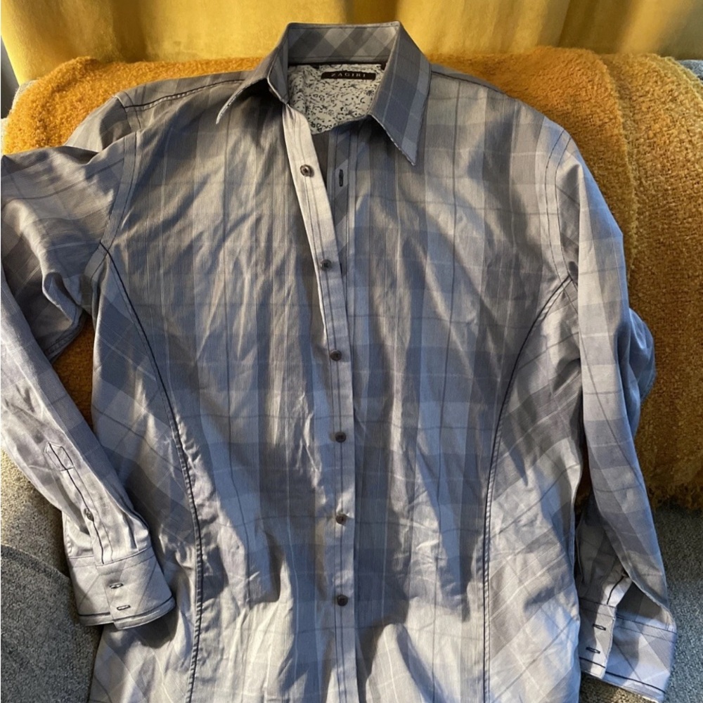 Zagiri Stylish Men's Gray Plaid Button-Down Shirt